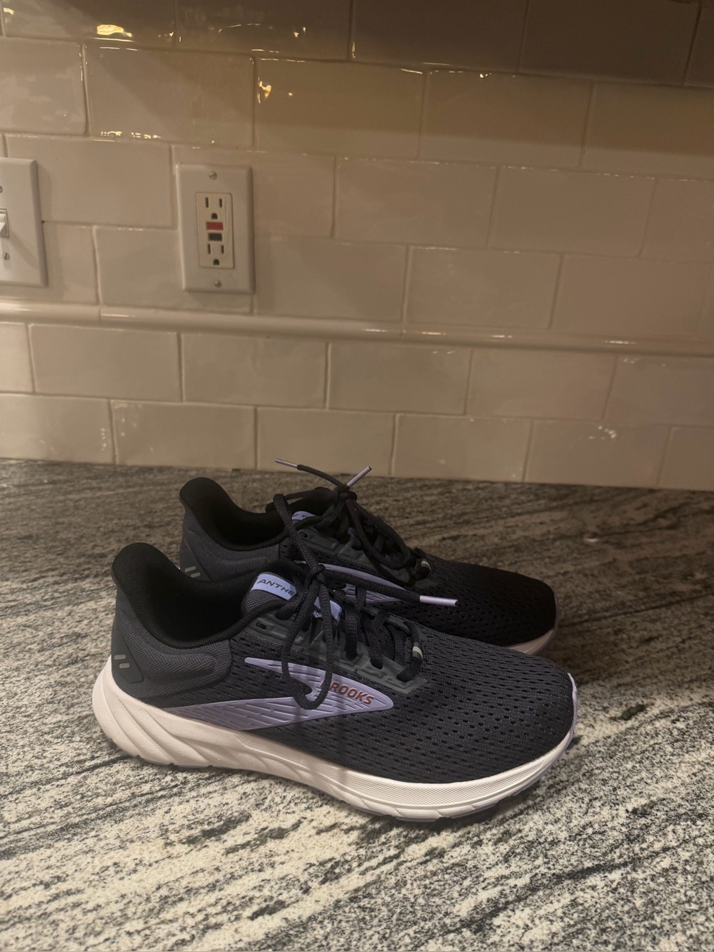 Women’s Brooks Anthem 6 Size 8.5